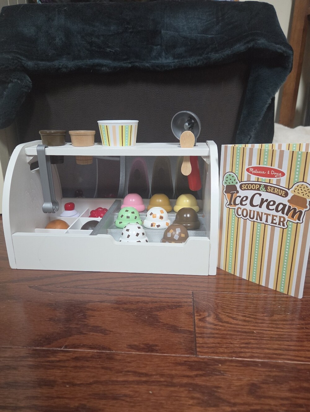 Melissa And Doug Scoop And Serve Ice Cream Counter